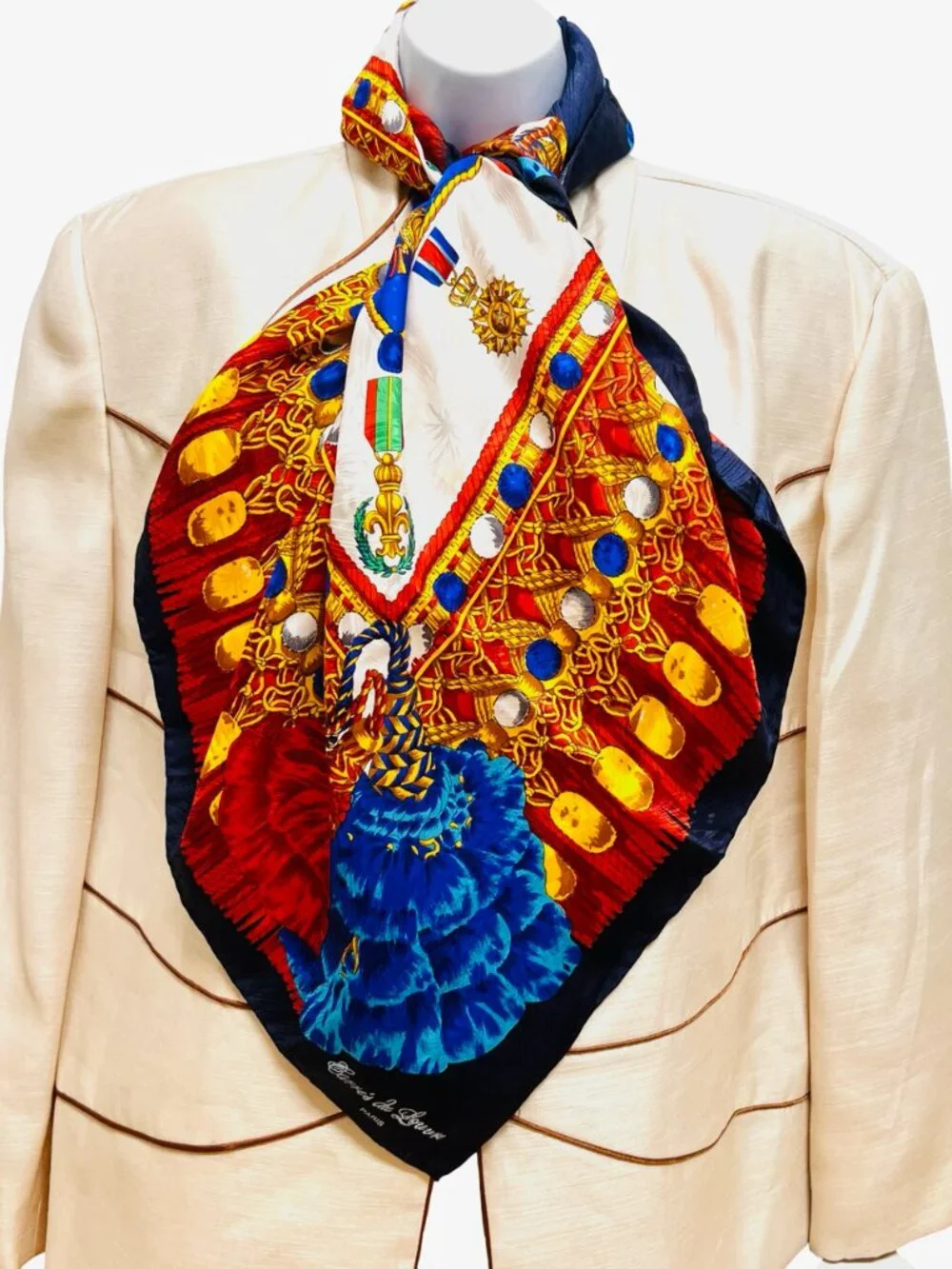 Les Carres du Louvre Paris  Silk Scarf 34"  French Louvre sit on horse ( 31) - Picture 3 of 11